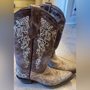 Girls Corral cowboy boots, sz 3